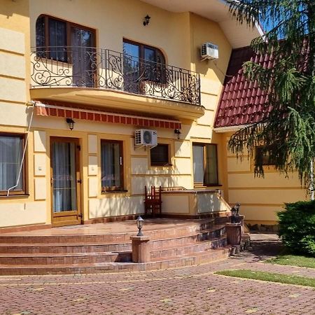 Villa Vera Berehove  Exteriör bild